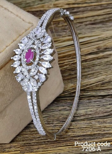 Glamorous bracelets for special occasions