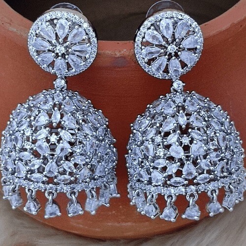 On-trend earrings for modern styles
