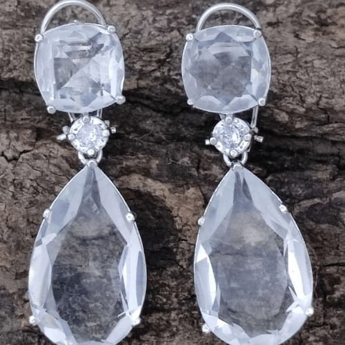 Stylish earrings for fashionable looks