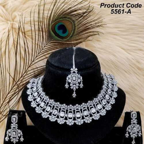 Bold jewelry pieces to make a statement