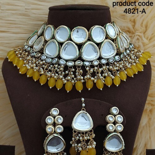 Vintage-style jewelry for retro charm