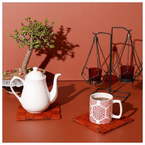 Contemporary ceramic articles for art enthusiasts