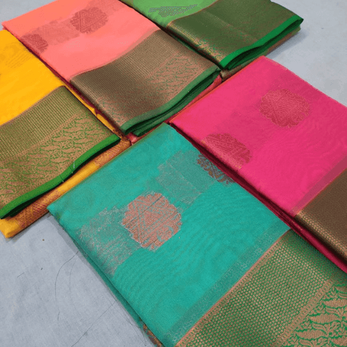 Chic and eco-friendly handloom saree style